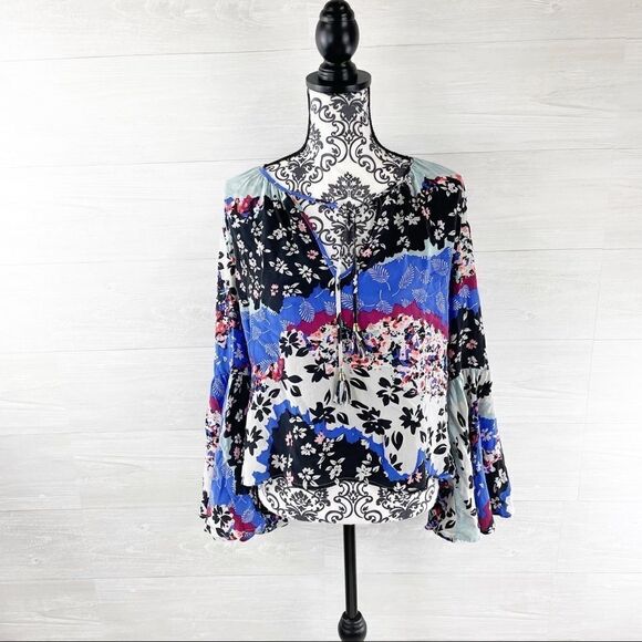 Revolve Yumi Kim Wanderlust Silk Bell Sleeve Top - Picture 2 of 9